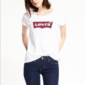 SALE🌹 LEVI’S T-SHIRT